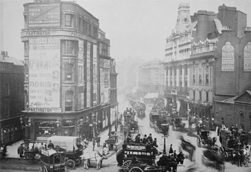 Ansicht der Tottenham Court Road, ca. 1885